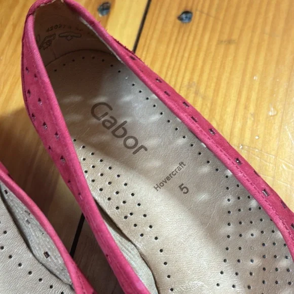 GABOR 5 Red Suede Ballet Mini-Wedge with Brogue Square Detailing Ruffle - Picture 3 of 9